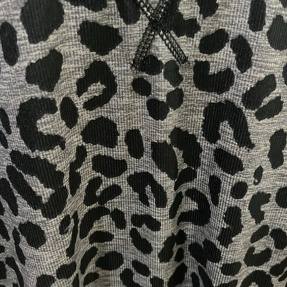 Animal print LuLaRoe. Size small new without tags - Picture 2 of 3
